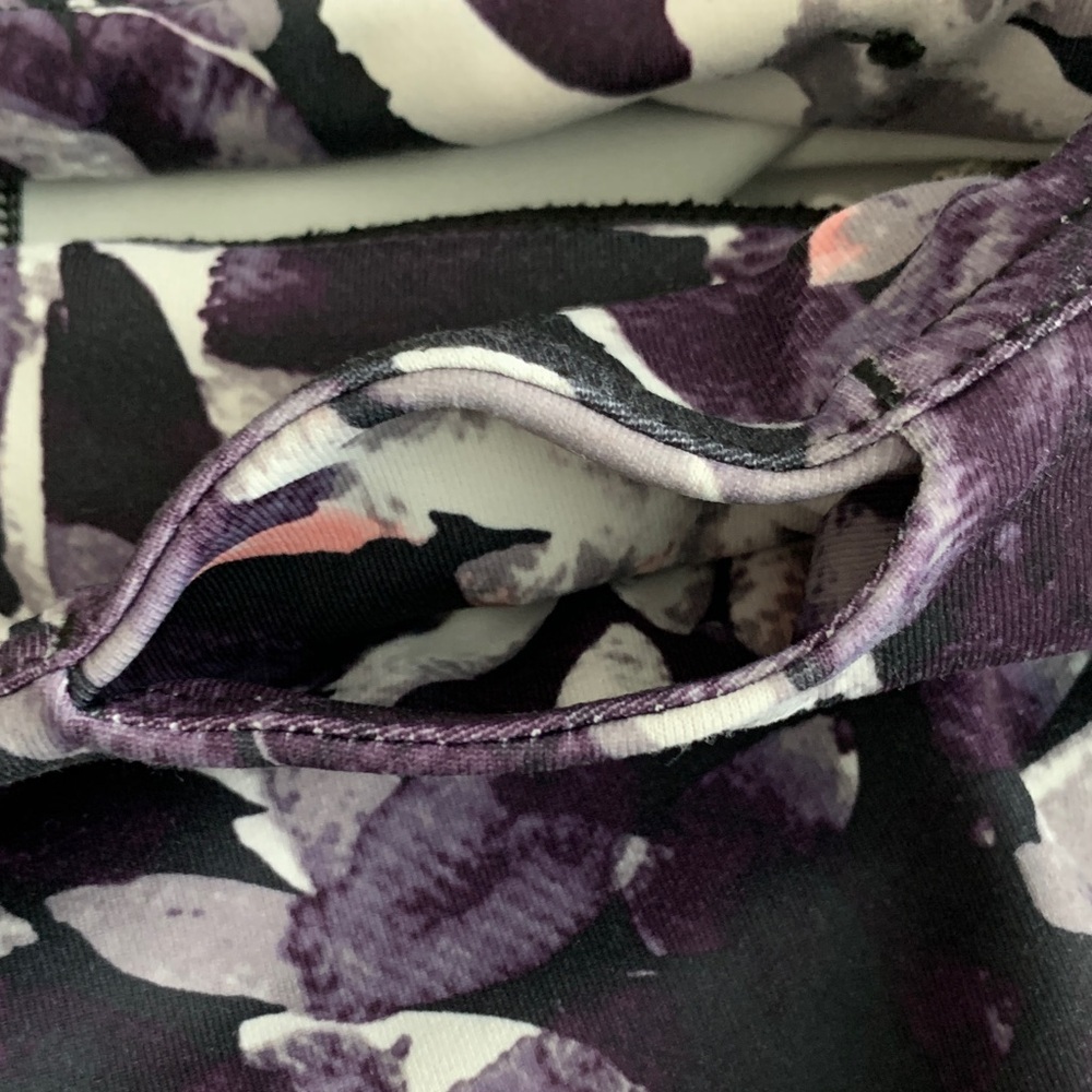 GAIAM Abstract Purple and Black Women’s Cropped Leggings - Picture 8 of 8